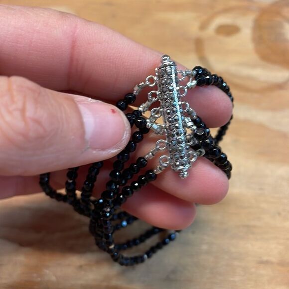 Woman’s black sparkly beaded bracelet - Picture 6 of 8